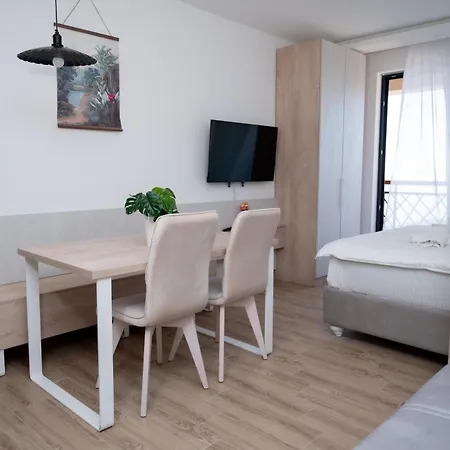 Apartment Hill A036 *
