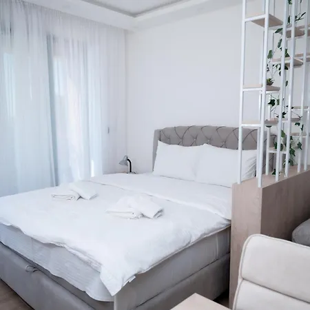 Apartment Hill A036 *